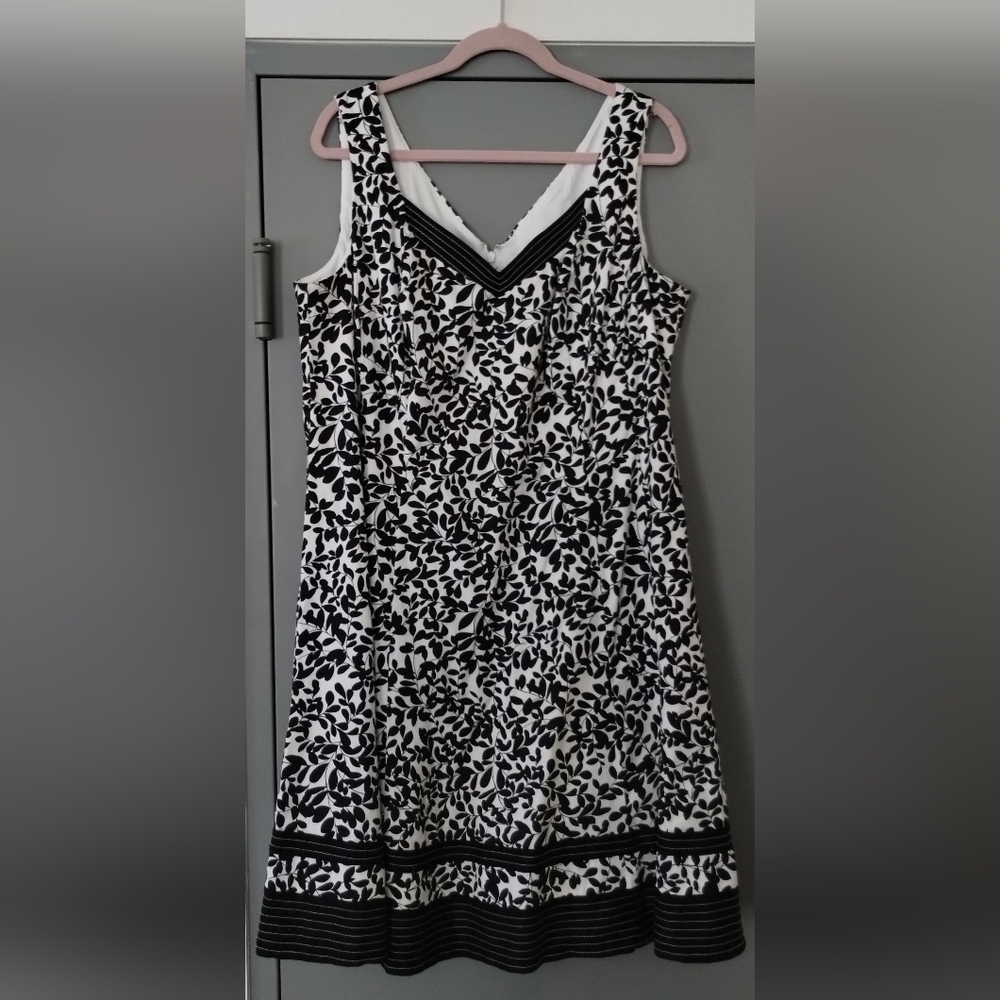 Jones Studio Black and White Dress Size 18W